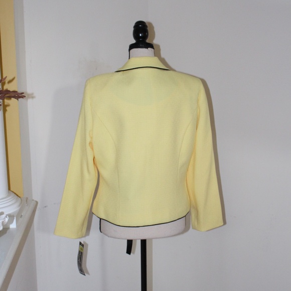 Bundle Positive Attitude, Yellow Blazer, top & black ivory jacket, top & pants - Picture 5 of 16